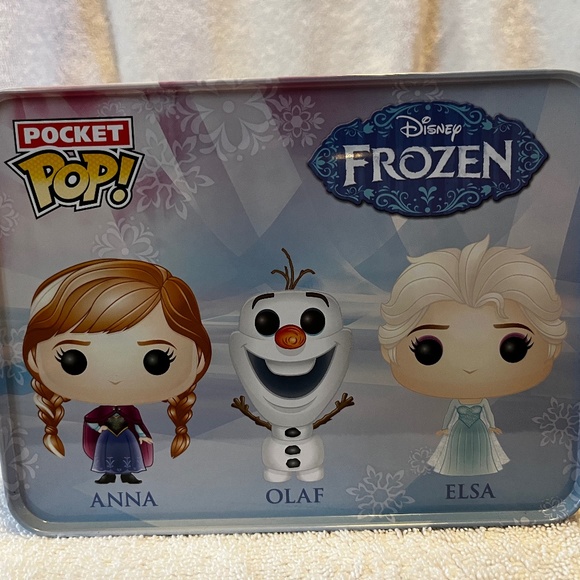 Disney's Frozen Funko Pocket POP Vinyl Figure 3-Pack Tin Elsa, Anna and Olaf - Picture 4 of 5